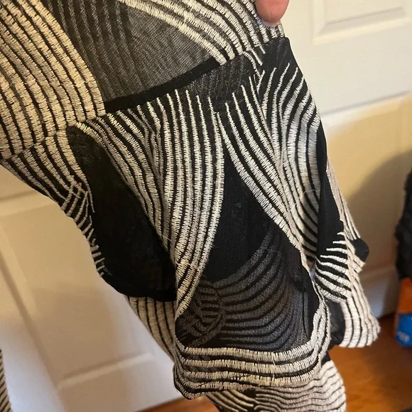 Alfani Monochrome Abstract Blouse - Picture 3 of 8